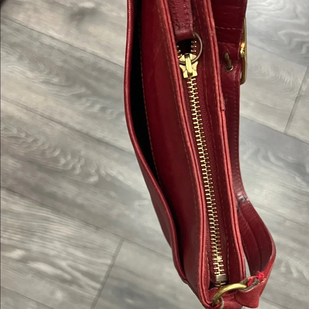 Chic Burgundy Leather Shoulder Bag - Picture 7 of 14